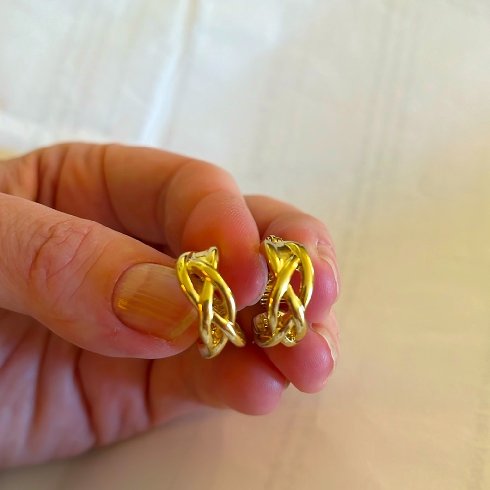 Vintage HMN stamped Clip On gold tone twist open weave Earrings EUC